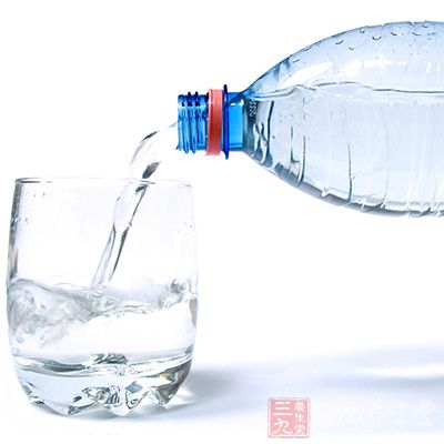 饮水过少导致尿路感染