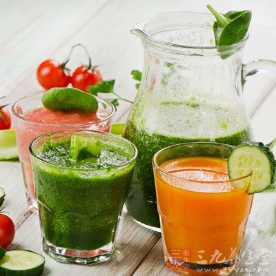 蔬菜汁含有的营养成分能够有效地排除体内的大量垃圾素