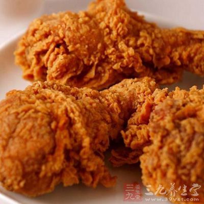 少吃一些油腻肥厚的食品及中医所说的“发物”，鹅肉、羊肉更应少吃