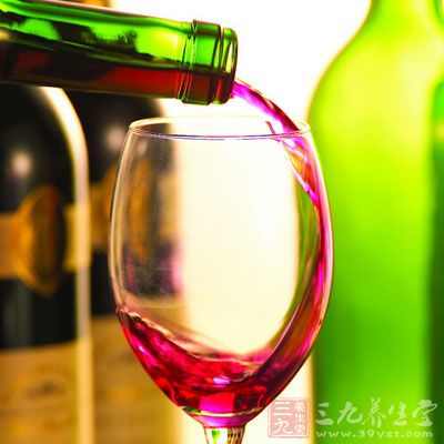 飲酒與許多疾病明確相關(guān)，特別是過量飲酒后，酒精性肝病、酒精性胰腺炎