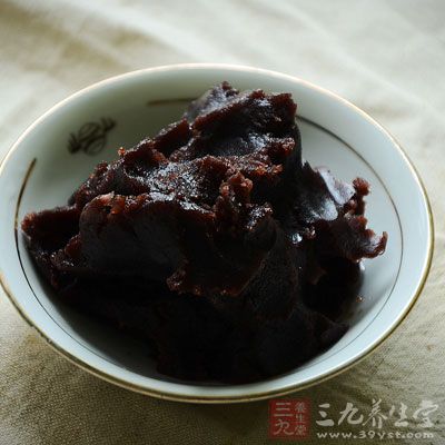 豆沙是買的，比較濕，炒干一點(diǎn)