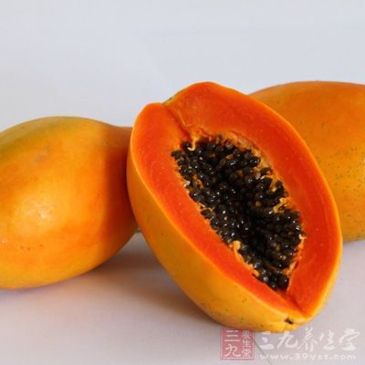 木瓜中的木瓜蛋白酶，可将脂肪分解为脂肪酸