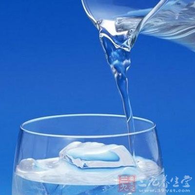多饮水是治疗膀胱炎的秘诀 多饮水是治疗膀胱炎的秘诀