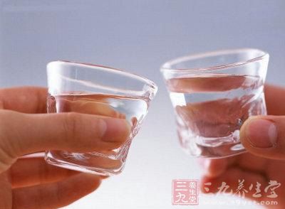 饮酒快则血中乙醇浓度升高得也快 饮酒快则血中乙醇浓度升高得也快