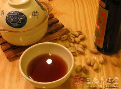 不管是白酒、黃酒，加溫后飲用