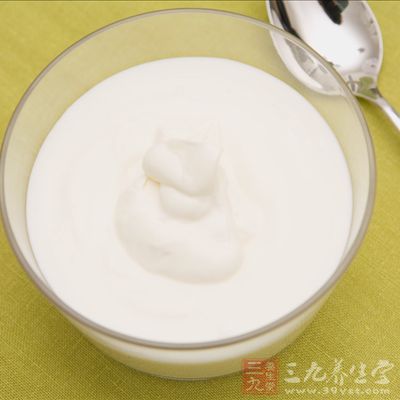 酸奶中的乳酸菌能分解牛奶中乳糖形成乳酸