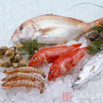 少食海鮮之類，如海蝦，黃魚，帶魚等