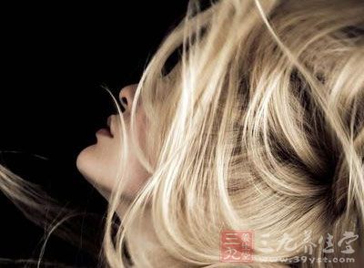 <em>头发</em>干枯<em>毛躁怎么办</em> 5个贴士护养美发 - 三九养