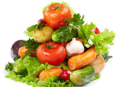 多吃含纤维素多的蔬菜，可以减少肠内胆固醇的吸收