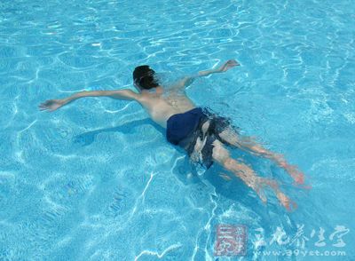 游泳能增强血液循环系统的耐力
