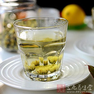 抗菌、抑菌作用：茶中的茶多酚和鞣酸作用于细菌