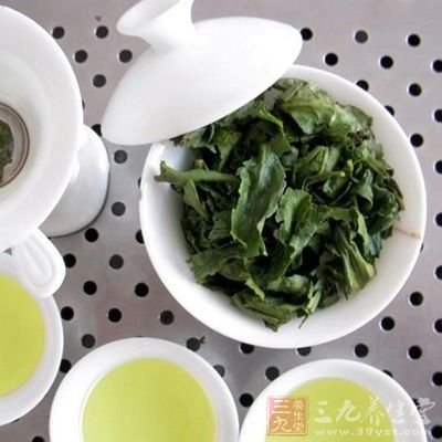 太烫的茶水对人的咽喉、食道和胃刺激较强