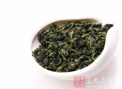 茶叶中含有大量的茶多酚物质，它具有很强的抗氧化性