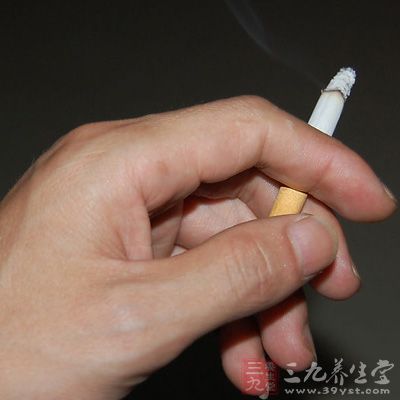 对患有冠心病的吸烟者来说戒烟一年，就可以减少一半的发病风险