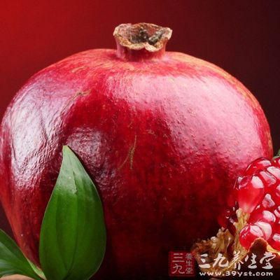 石榴中含有大量的果糖和多種的維生素、礦物質(zhì)，營養(yǎng)非常豐富