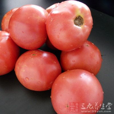 材料：新鲜番茄(约700g)、冰糖100g