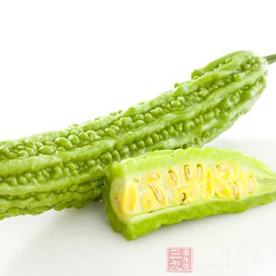 生食苦瓜性寒用以去火熟食养肝