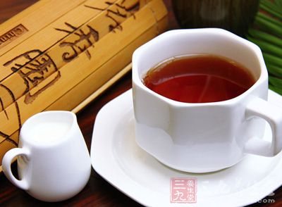 红茶味甘性温,含有丰富的蛋白质,能助消化,补身体,使人体强壮
