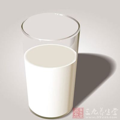 飲一杯溫?zé)岬呐Ｄ? title=