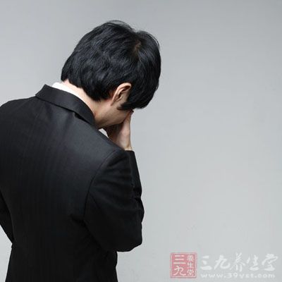 大多是由于心里紧张所导致的面部反应