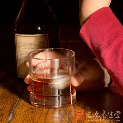 在喝酒的时候，有的人一会儿就面红耳赤