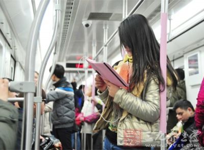 蓝光过滤眼镜没有那么神 蓝光对眼睛有什么危害