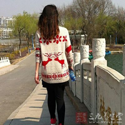 要多穿些衣服。但添衣不要过快过厚