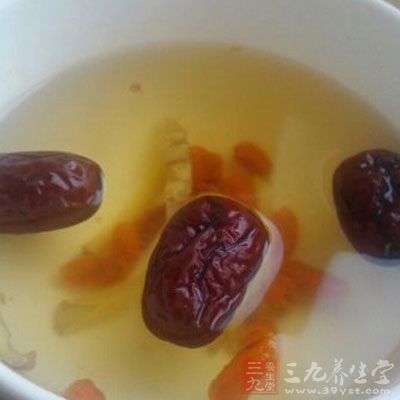 可以喝一些姜枣糖茶