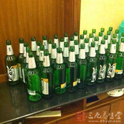 男性成人一天酒精饮用量不应超过25克 男性成人一天酒精饮用量不应超过25克