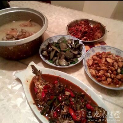 不要暴饮暴食、饥饱不均