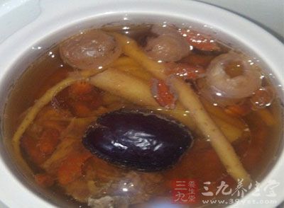 黄芪枸杞乳鸽炖汤