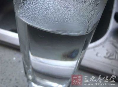 每天都要喝七到八杯白開水