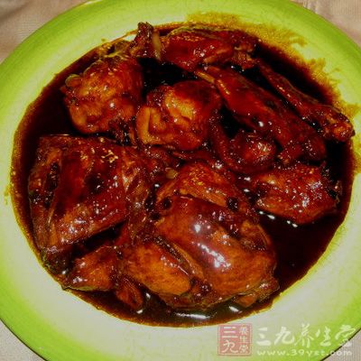 肉鸡半只，葱，姜，蒜，料酒，糖，酱油，干花椒，干辣椒，豆瓣酱