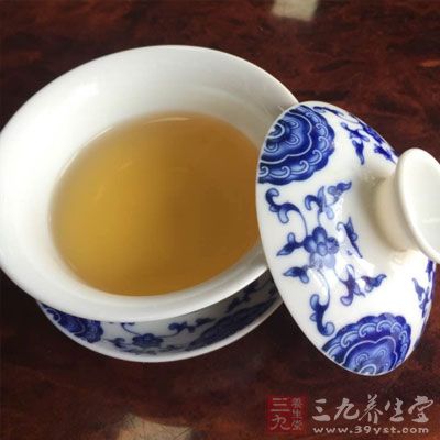 以開水泡代茶飲。