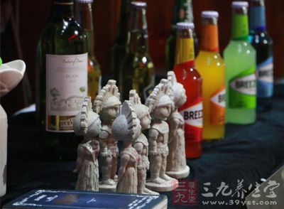 湿热质的人必须力戒烟酒