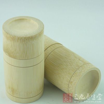 竹罐：取质地坚硬的成熟毛竹