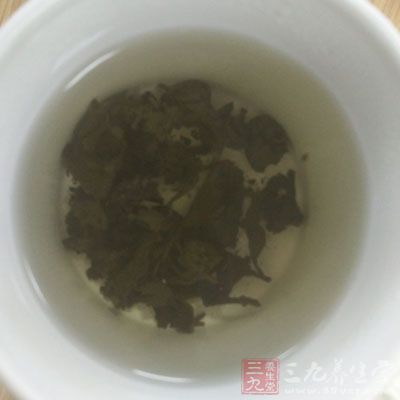 看球时应适当多喝点水或淡茶