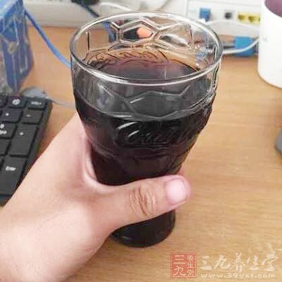 杜仲茶含有桃葉珊瑚甙、京尼平甙、β-胡蘿卜素等多種物質(zhì)