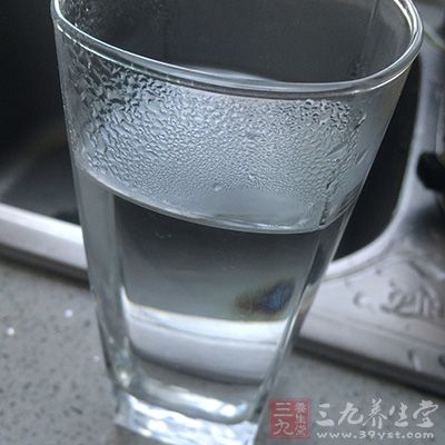 子宫肌瘤手术后一般在肛门排气后开始喝少量水