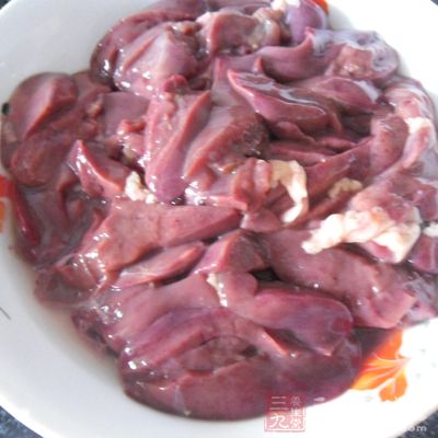 目前有些研究認(rèn)為，婦女多食紅肉或加工過的肉食會導(dǎo)致乳腺癌的發(fā)病率增加