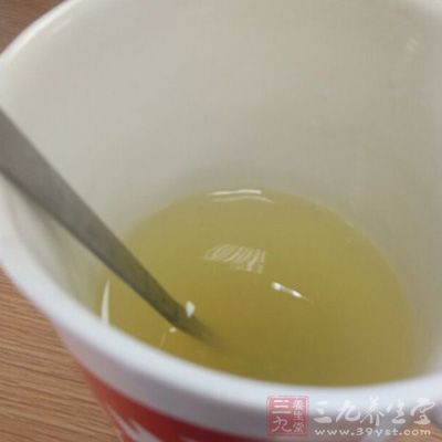 白露茶既不像春茶那样鲜嫩，不经泡，也不像夏茶那样干涩味苦