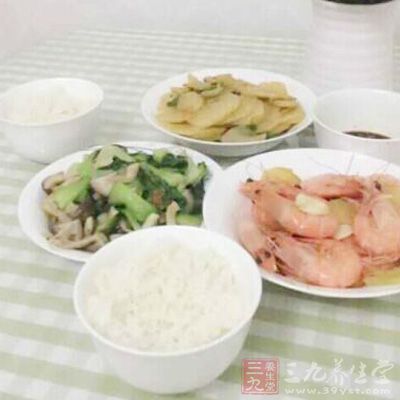 午饭吃饱也要吃好