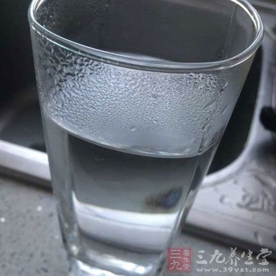 喝了過多的甜飲料也會導(dǎo)致口渴、上廁所次數(shù)多