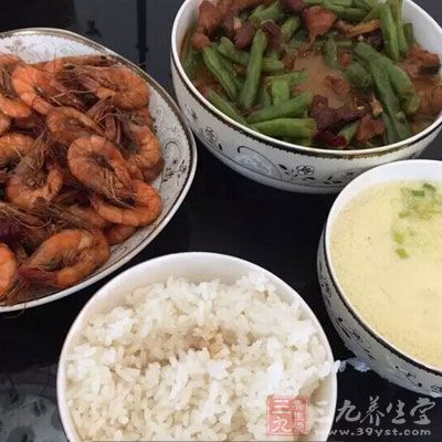 少食多餐、睡前3小时内不吃东西