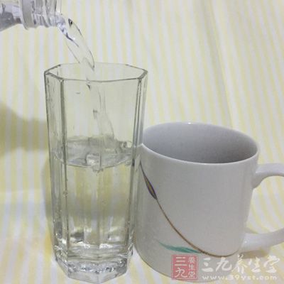 水将热胀冷缩的原理发挥的淋漓精致