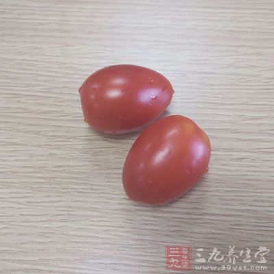 黄瓜150克，西红柿100克，紫橄榄菜100克