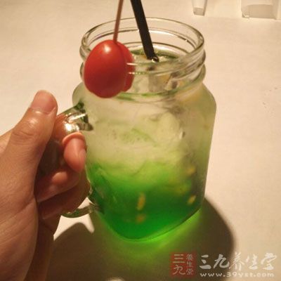 不要在吃飯時喝飲料