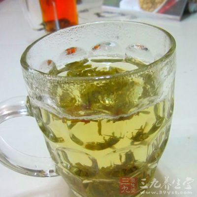 绿茶可以降低人体胆固醇和甘油三酯的含量