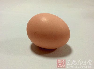一个新鲜鸡蛋