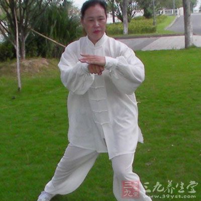 老子在实际生活中观察到，新生的东西是柔弱的，但却富有生命力;事物强大了，就会引起衰老。他在《道德经》中指出：&ldquo;坚强者，死之徒;柔弱者，生之徒&rdquo;。如果经常处在柔弱的地位，就可以避免过早地衰老。所以，老子主张无欲、无知、无为，回复到人生初的单纯状态，即所谓&ldquo;返朴归真&rdquo;。